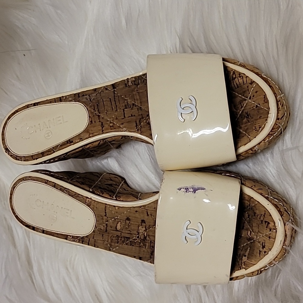 Used Chanel  Shoes In Beige Color
